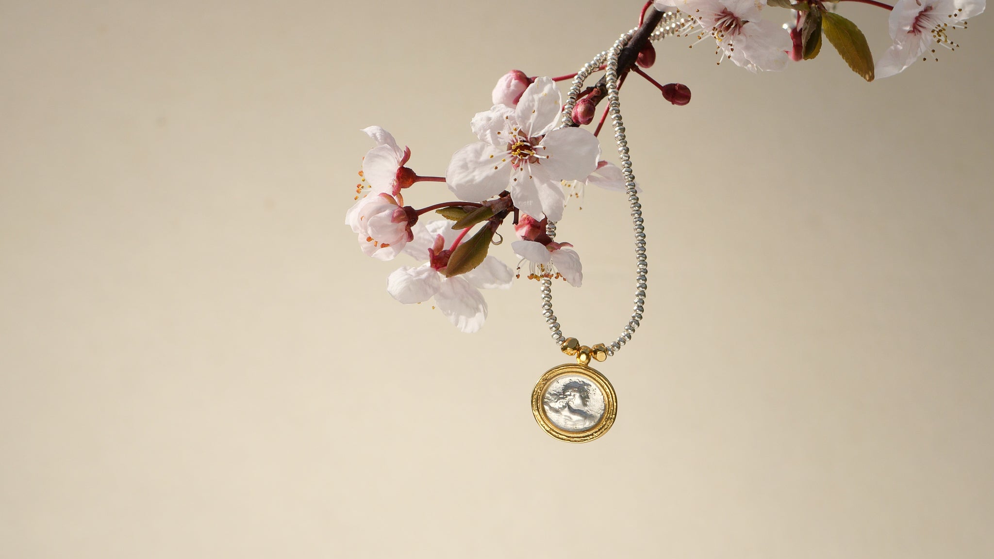 Kategorie Halsketten: Kette Apollon handgefertigter Schmuck aus 925er Silber, bicolor - True Nuggets of love, Silberkette mit Gemme