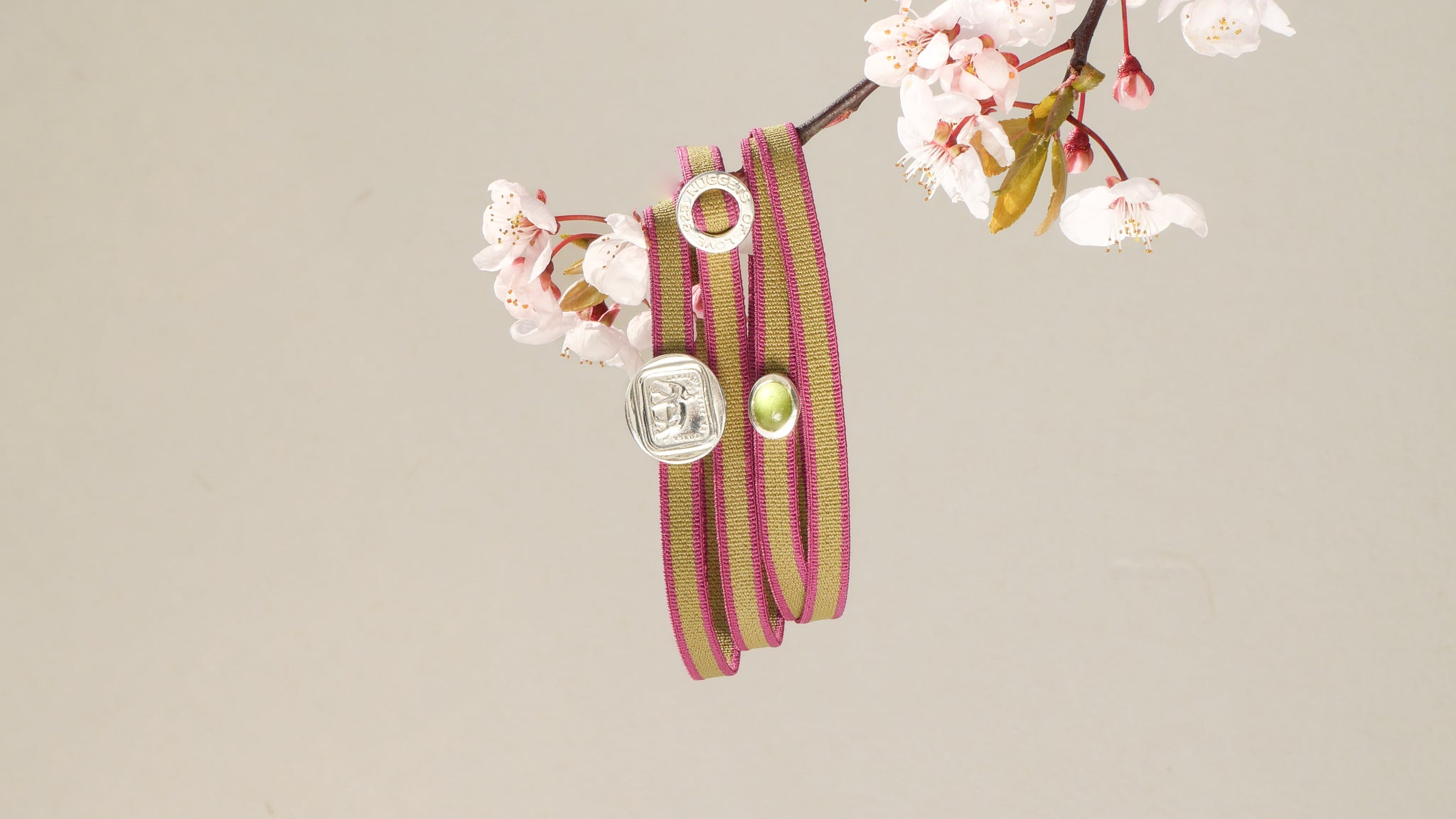 Kategorie True Nuggets of love Armbänder,. Armband Elefant in pink olive mit Edelstein Peridot - True Nuggets of love