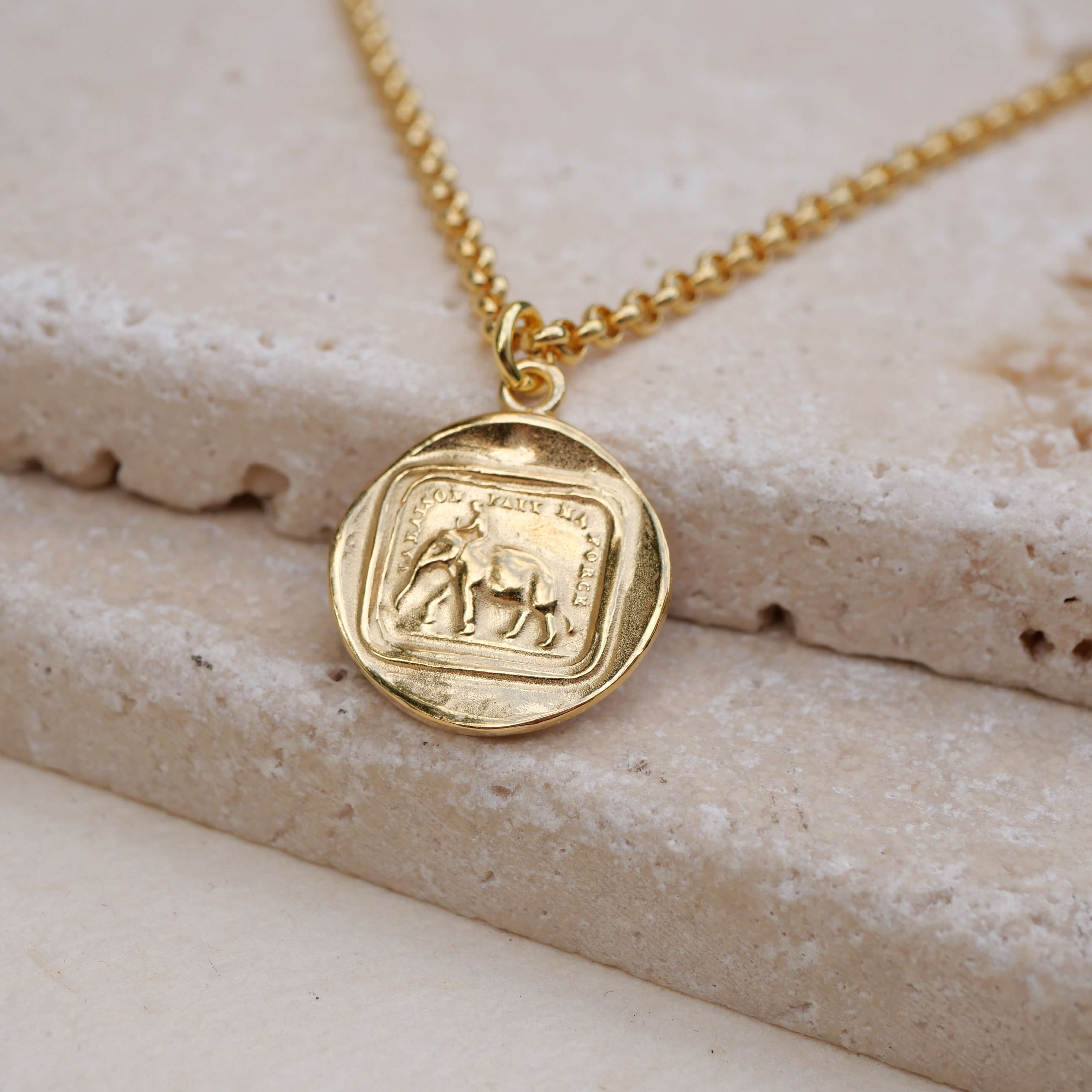 Kette Elefant, "die Weisheit macht meine Stärke" aus antikem Briefsiegel, aus mit 18K vergoldetem Sterling Siber - TRUE NUGGETS of love