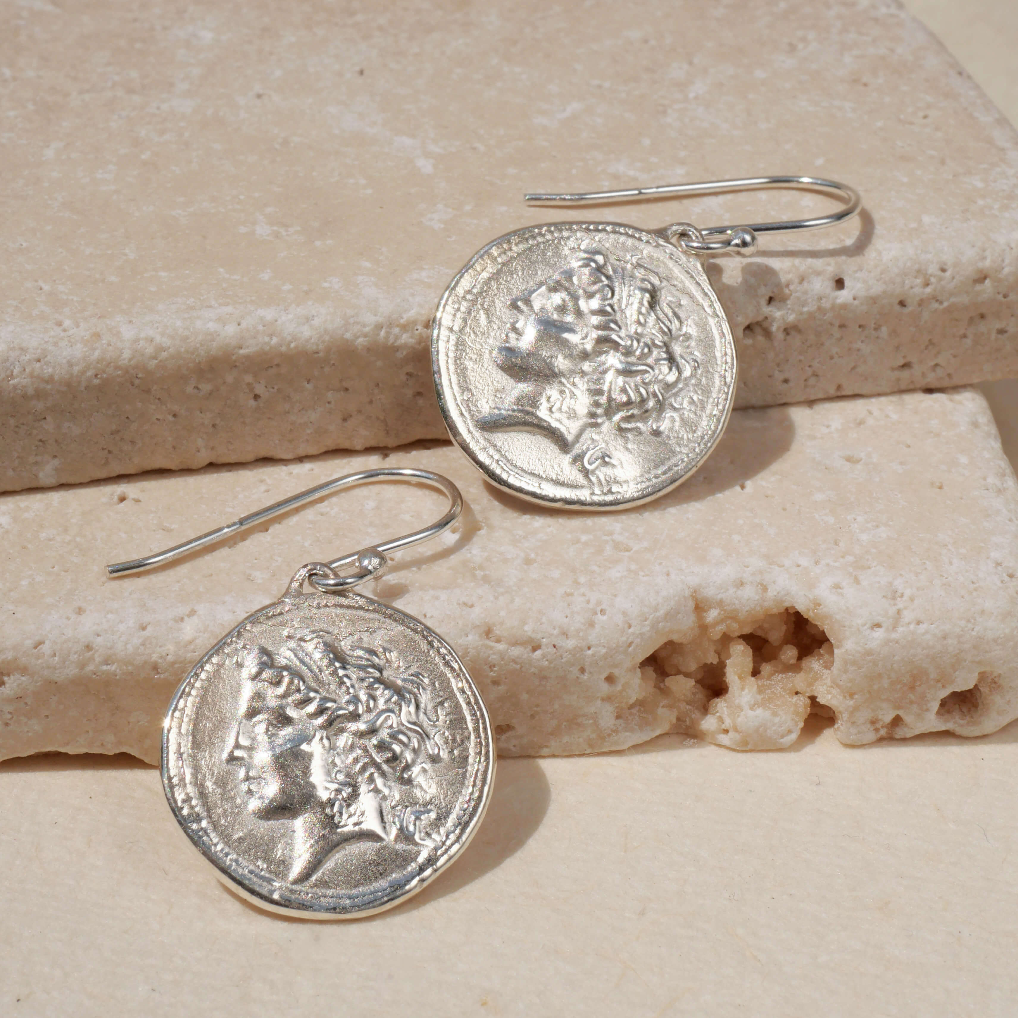Ohrringe mit Münzen Chiara , antiker Frauenkopf aus 925er Silber - True Nuggets of Love