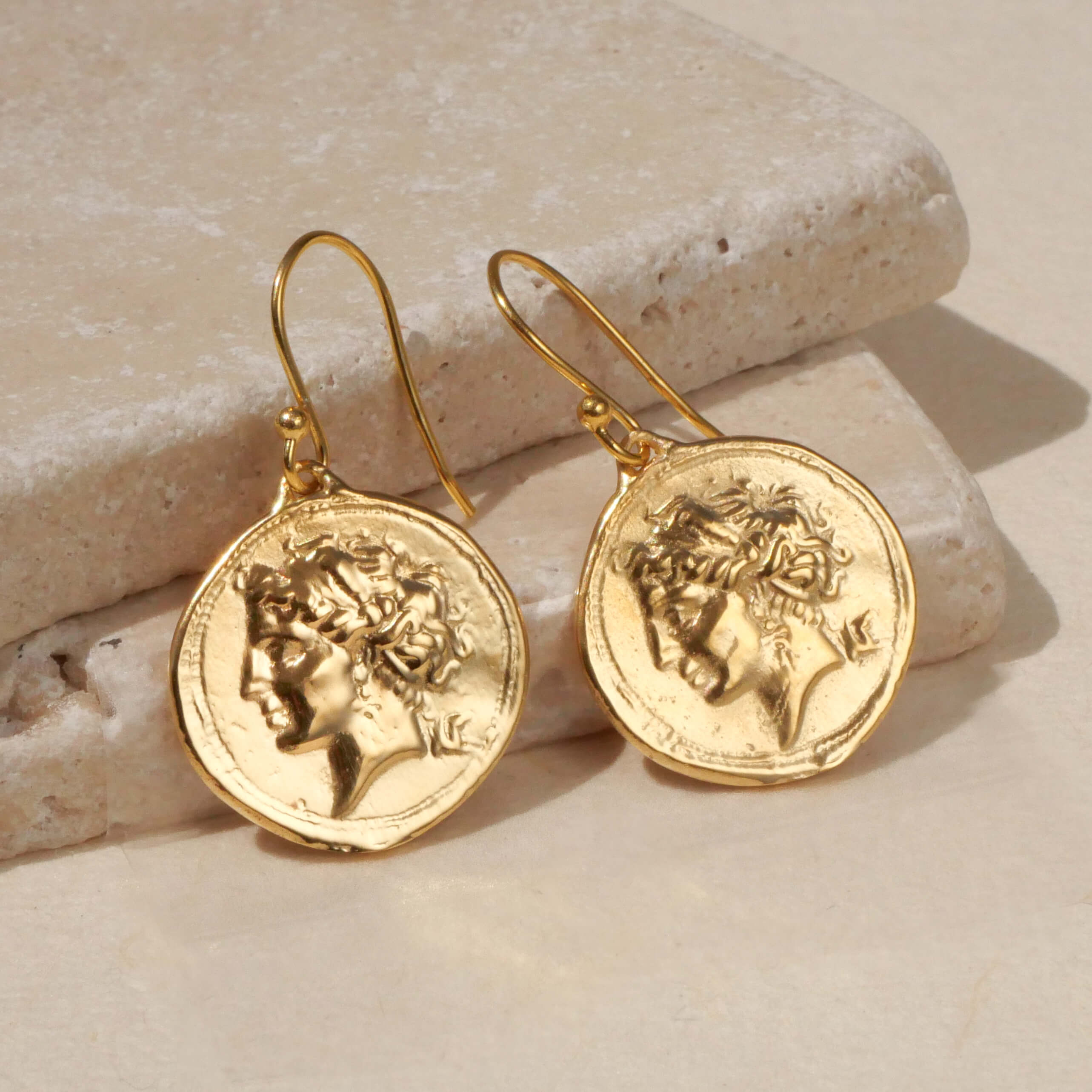 Ohrringe mit antiken Frauenportrait Münzen Chiara, 925er Silber vergoldet - True Nuggets of Love