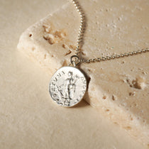 Handgefertigte Halskette mit Fortuna Münze aus Sterling Silber