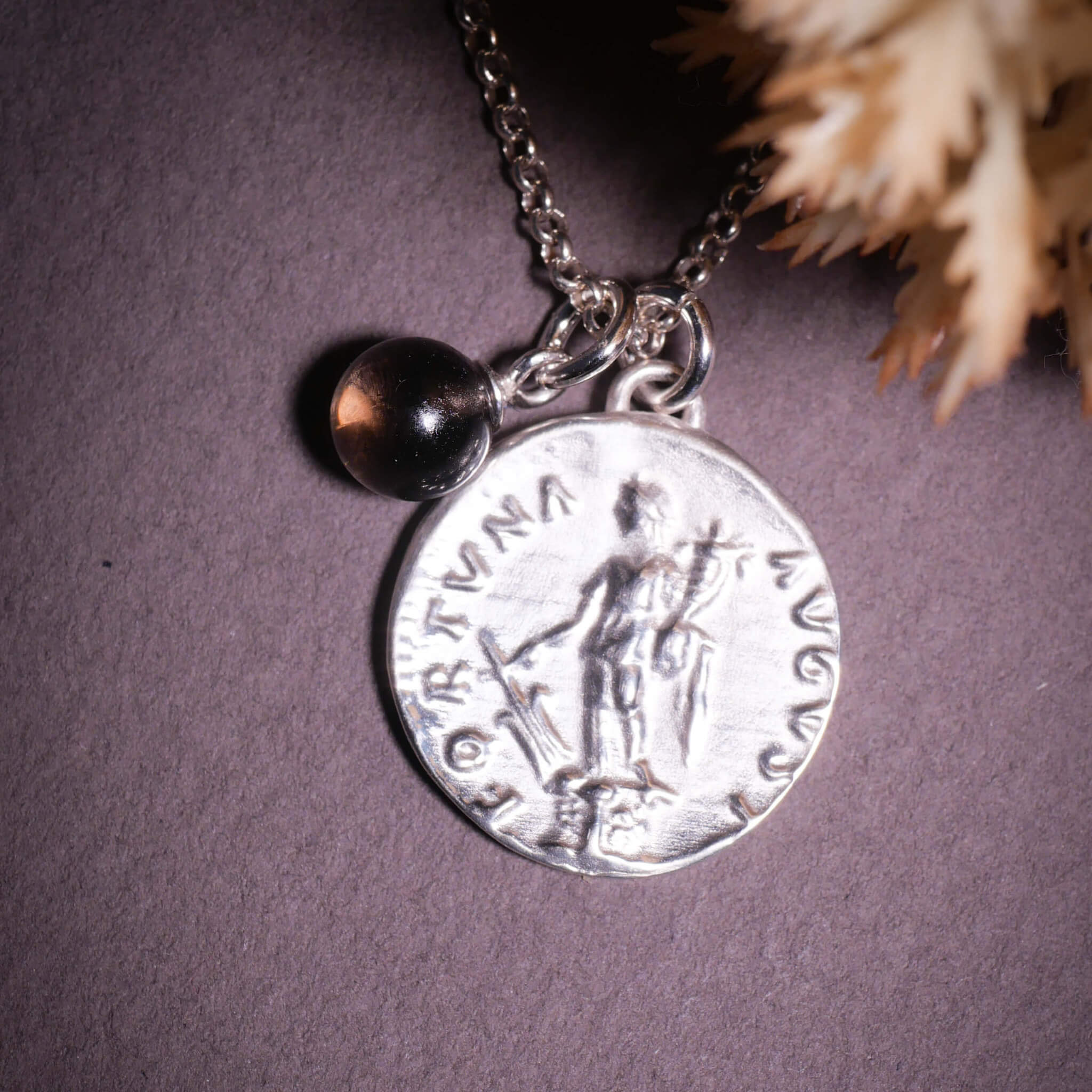 Kombination aus Fortuna Kette - Glücksbringer Anhänger aus 925 Sterling Silber und Rauchquarz Kugel Anhänger. True Nuggets of love.