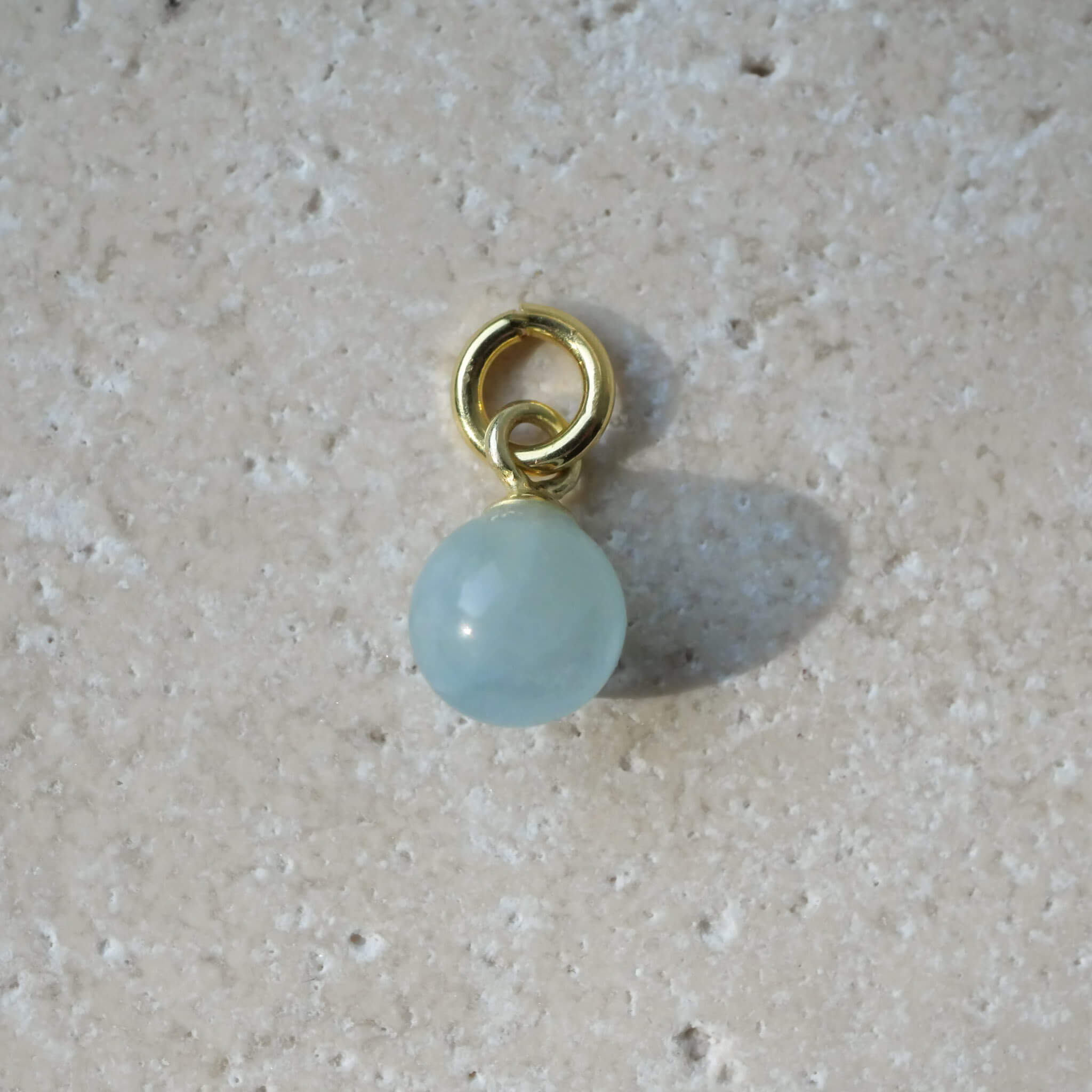Lana Anhänger in kugelform aus Aquamarin und 18K gold vermeil - true nuggets of love- Kugel misst 6mm