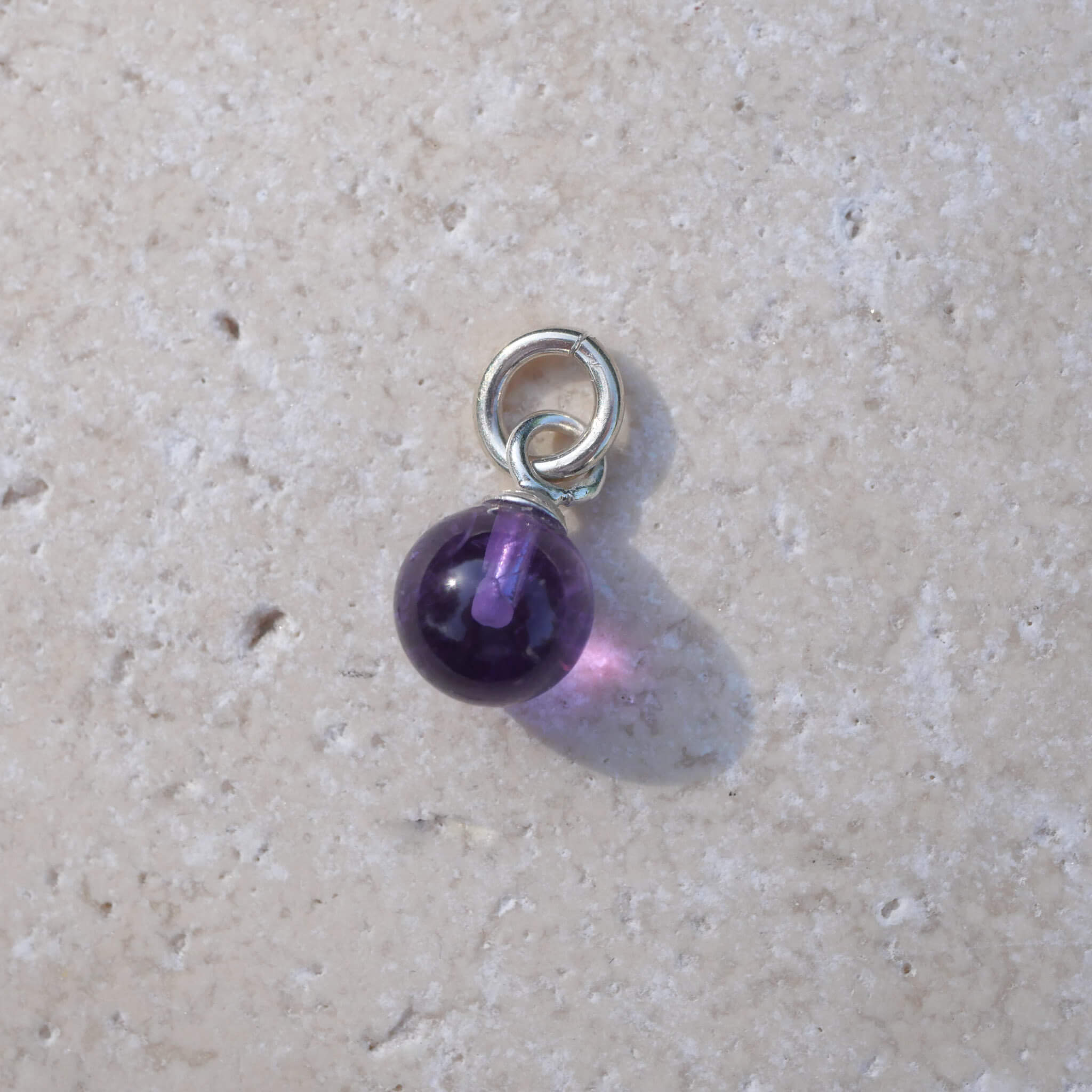 Lana Anhänger in kugelform aus Amethyst,  925 sterling silber Aufhängung, 6mm groß- true nuggets of love