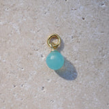 passender Kugelanhänger zu unseren Münzketten aus türkisenem Chalcedon, 6mm durchmesser- True Nuggets aus 18k gold vermeil..