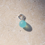 passender 6mm Kugelanhänger zu unseren Münzketten aus türkisenem Chalcedon- True Nuggets aus Sterling Silber.