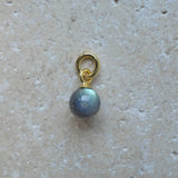 Lana Anhänger in kugelform aus Labradorit und gold vermeil - true nuggets of love- Kugel misst 6mm - passend zu unseren Münzketten