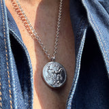 Münzkette Artemis, die Göttin der Jagd und des Mondes in Aktion, begleitet von der Göttin des Sieges Nike aus Sterling Silber von True Nuggets
