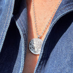 Kleiner Blick auf die große Kette mit Mnzanhänger Artemis aus Sterling Silber von True Nuggets