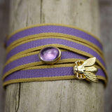 Nugget Amethyst, Charm aus 18K gold vermeil mit edlem amethyst in lila, passend zu dem Armband in Flieder-Camel von true nuggets of love