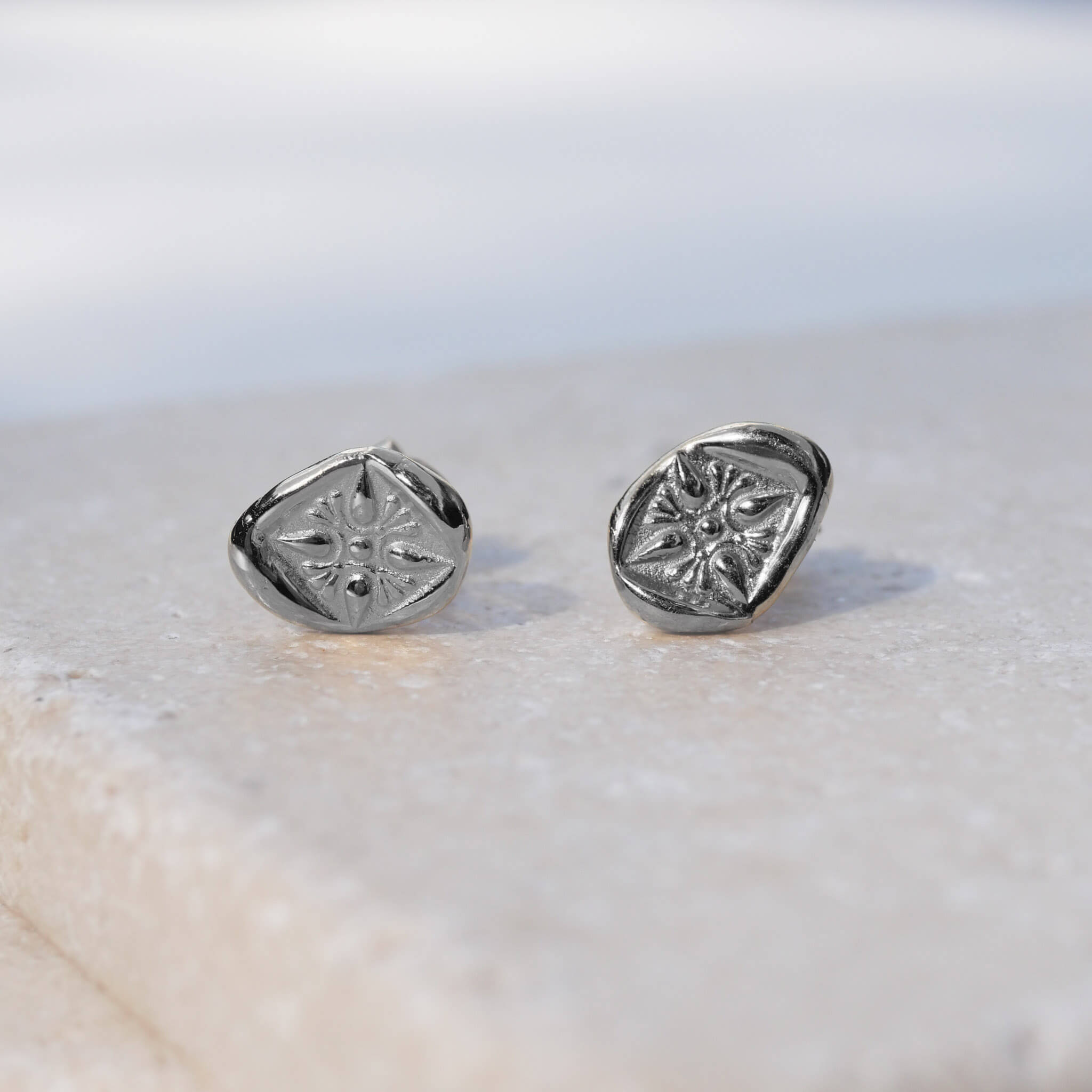 gleich zweimal strahl hier die Sternenseite der Münze Leona an deinem Ohr. Ohrstecker aus einer antiken Münze um 511 v. Chr. aus sterling Silber von True Nuggets