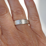Ring Rilke Gedicht getragen am Finger 5mm breit, Aus Sterling Silber, Du musst das Leben nicht verstehen. dan wirdes werden wie ein Fest.