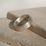 Ring mit Gedicht von Rainer Maria Rilke über das Leben. 5mm breit aus Sterling Silber. Von True Nuggets