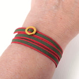 Armband khaki mit rot mit Verschluss aus 18K gold vermeil vergoldetem Sterling Silber - True Nuggets of Love