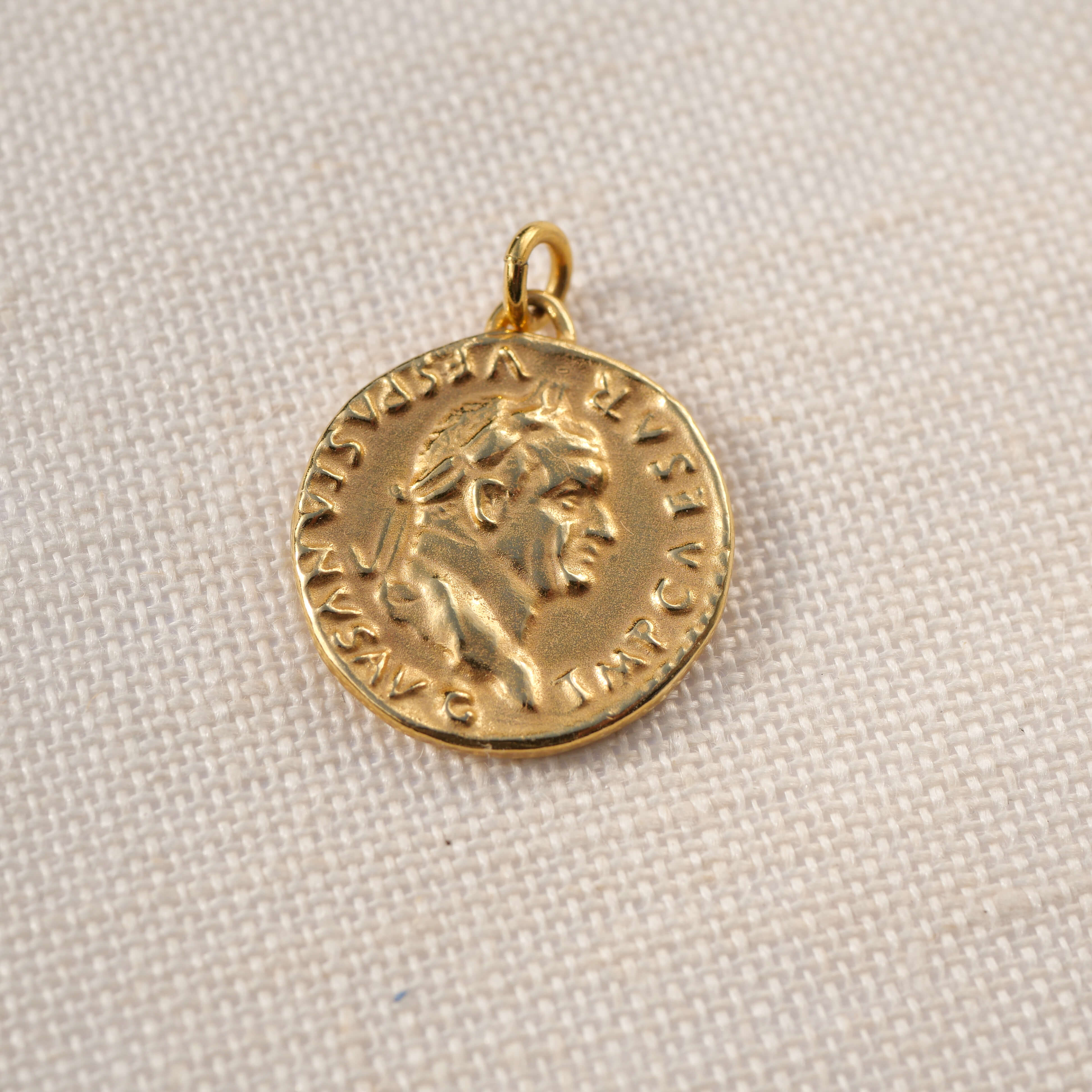 Rückseite der Münze Fortuna, Caesar Augustus, Kettenanhänger Fortuna, die Göttin des Glücks aus 585er Gelbgold, Talsiman, Geschenk, Glücksbringer - TRUE NUGGETS o