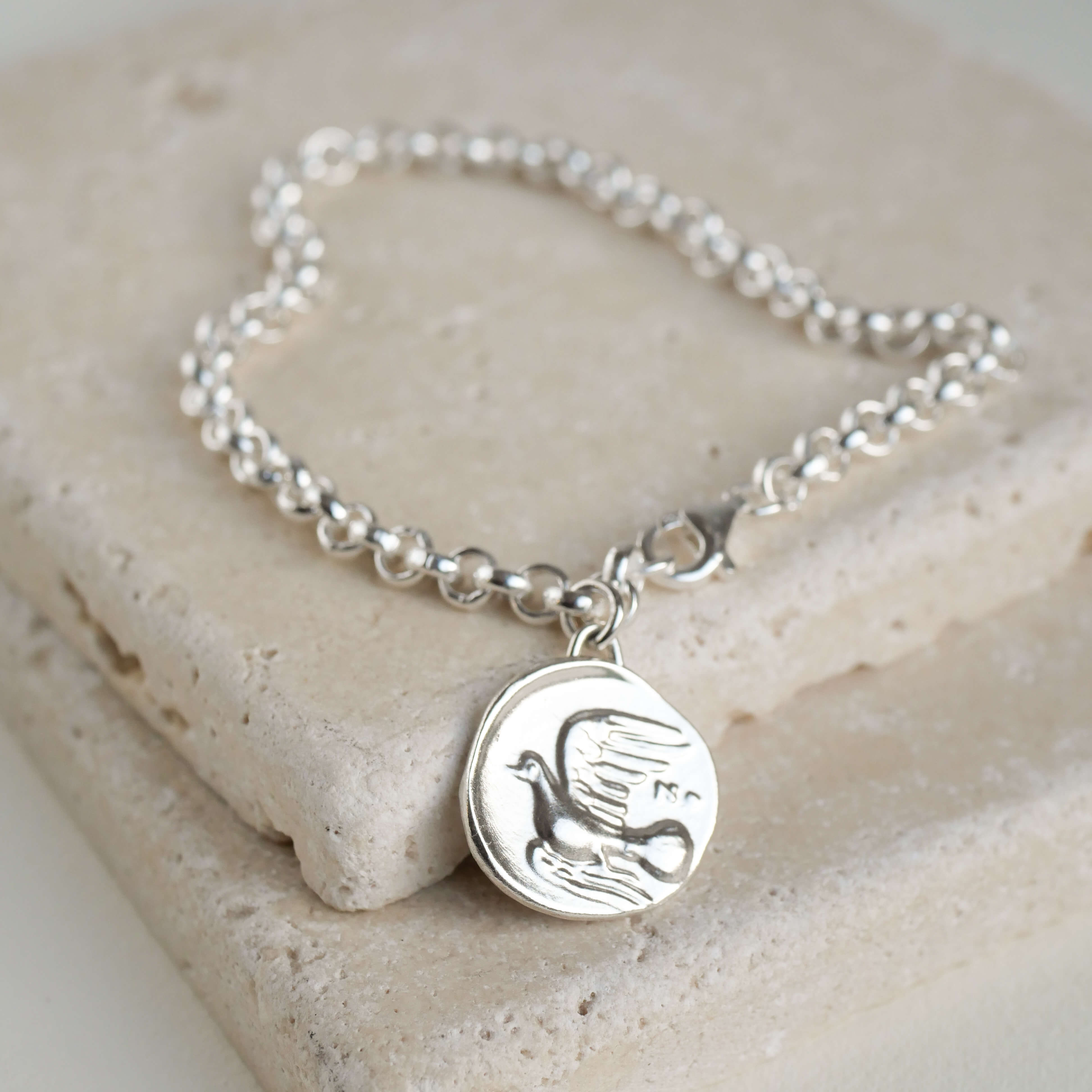 Armband Frida mit antiker Münze mit Friedenstaube aus 925er Silber - TRUE NUGGETS of love