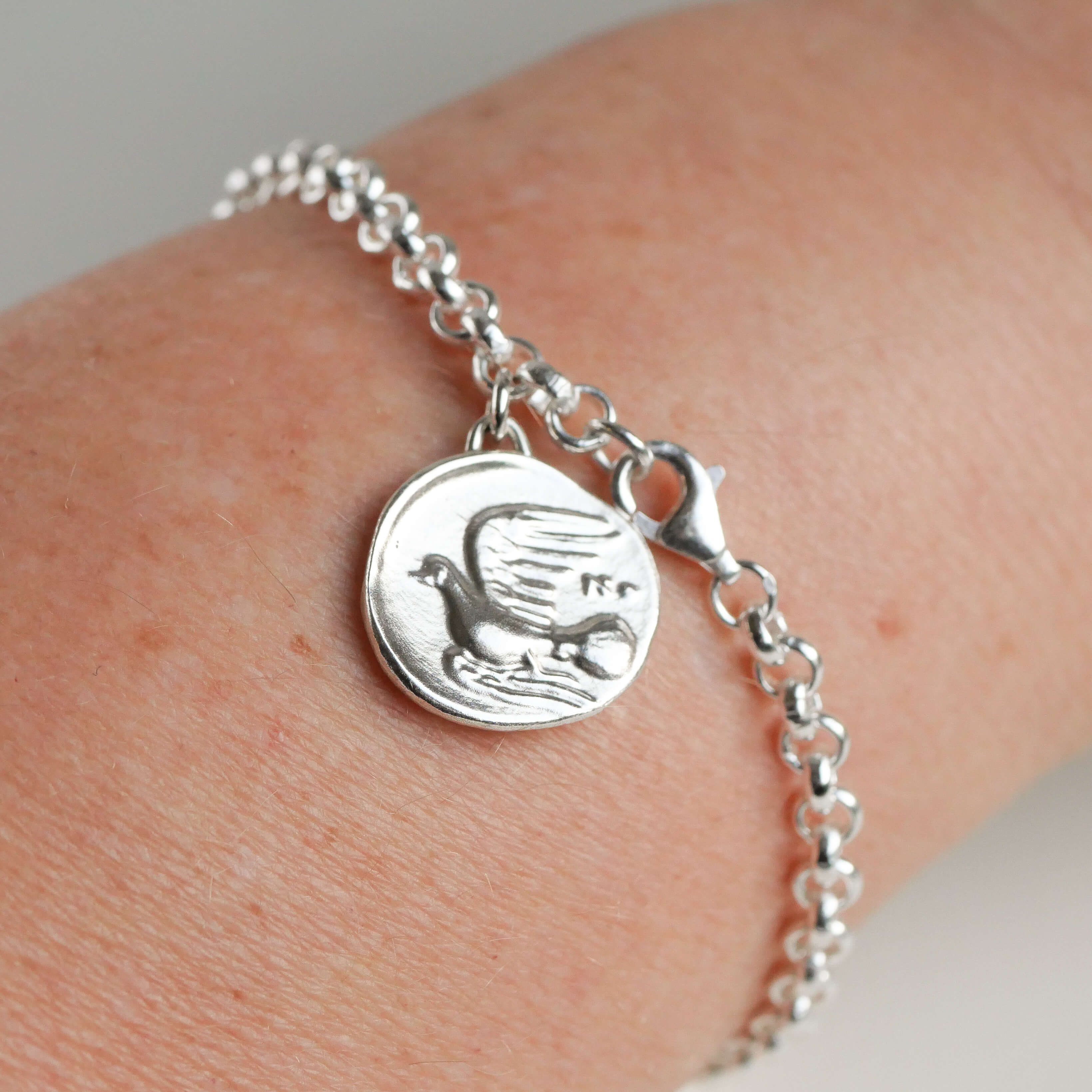 Armband Frida mit antiker Münze mit Friedenstaube aus 925er Silber - TRUE NUGGETS of love, Armband mit Münze