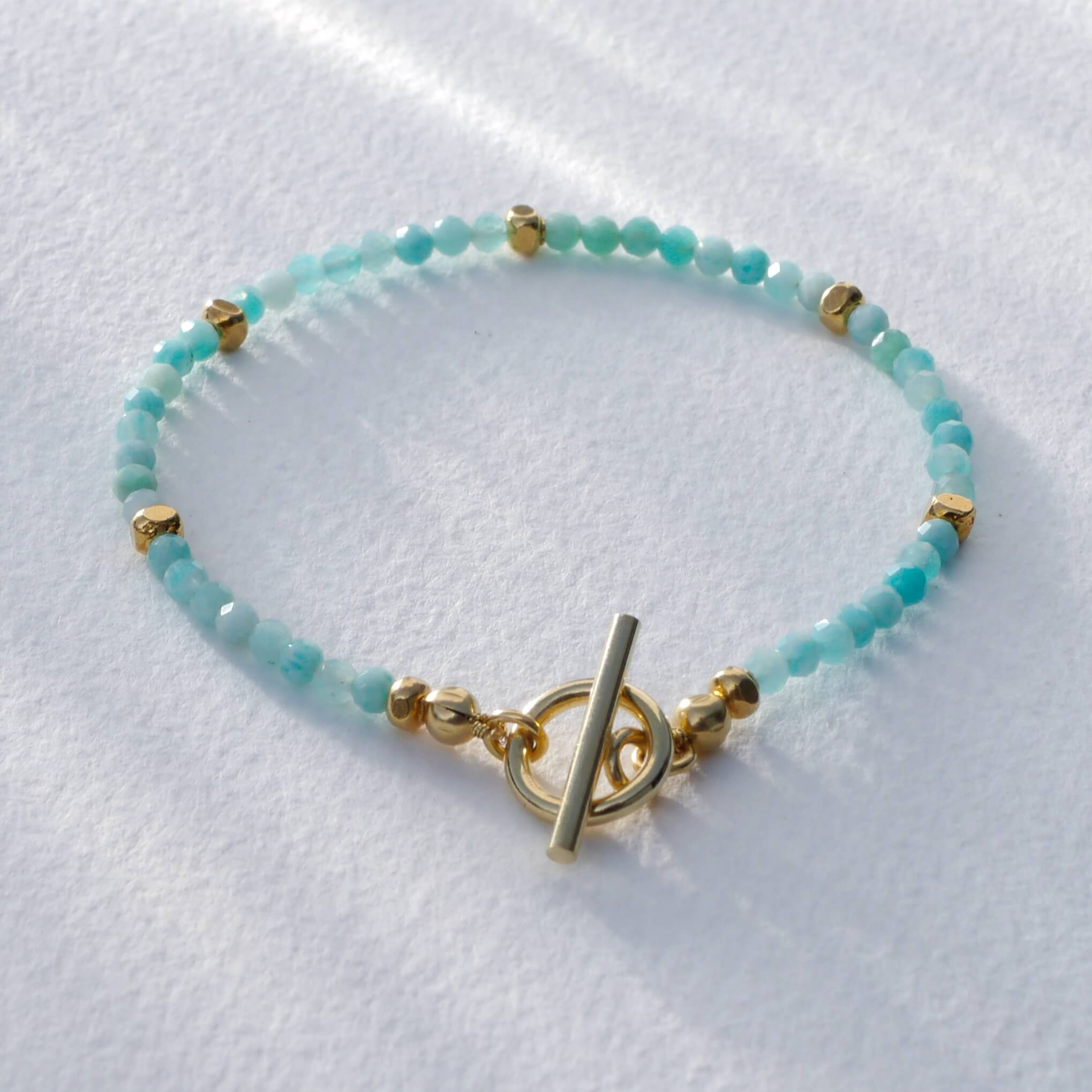 Armband Maya mit Amazonit Perlen und vergoldetem 925er silber - True Nuggets of Love