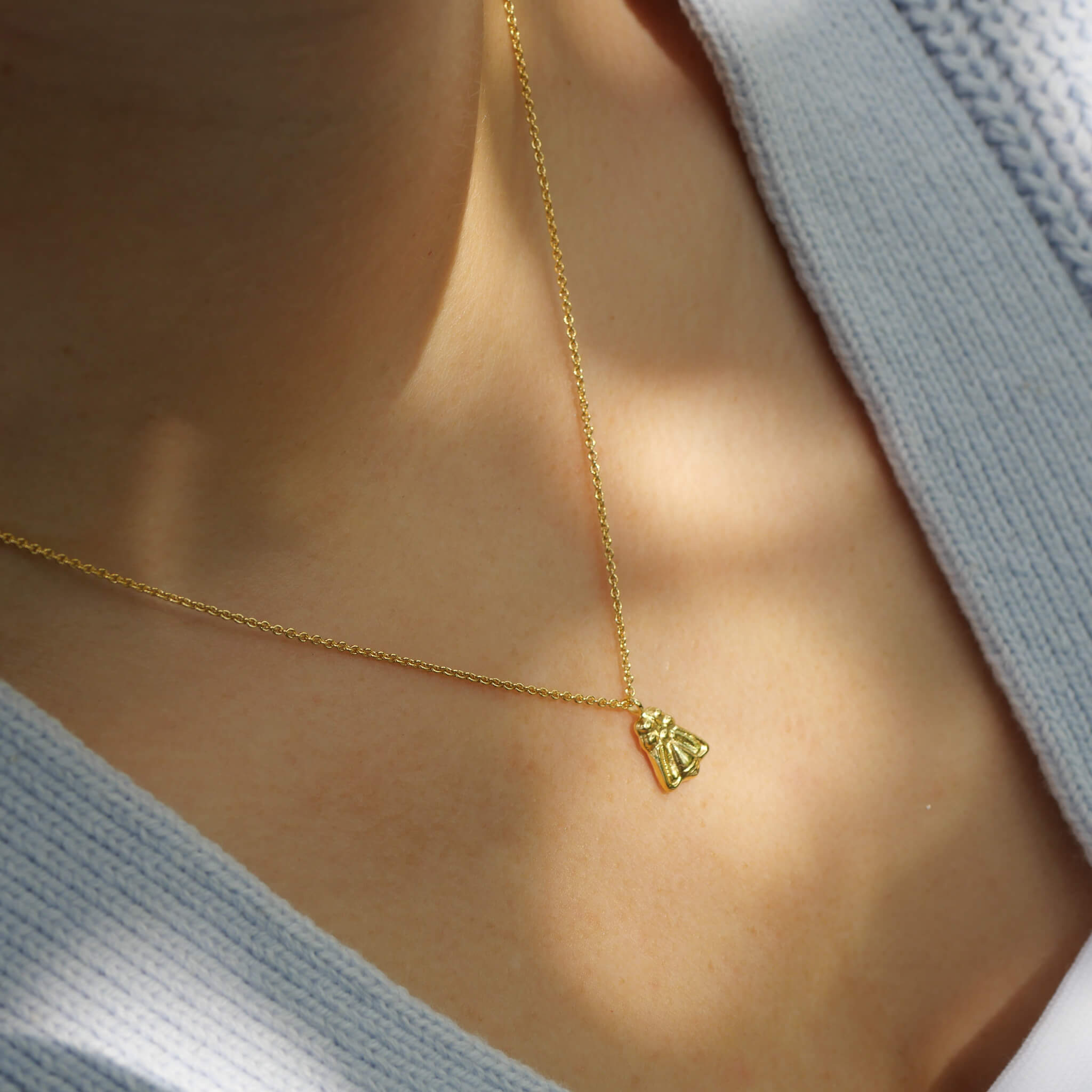 Ankerkette aus 585 Gelbgold bzw. 14 K, mit antiker Biene als Anhänger auch aus 585 er Gelbgold - TRUE NUGGETS of love
