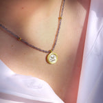 Kette aus blauem Iolith mit Apollon-Gemme in bicolor, gefertigt aus 925er Silber – True Nuggets of Love.