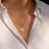 Kette Fortuna, der Göttin des Glücks aus 925 Sterling Silber, mit 18K gold vermeil vergoldeter Talisman, Kette mit Münze , Münzschmuck mit Motiven aus der Antike. Die Fortuna trägt ihr Füllhorn bei sich und Ihr Name ist gut sichtbar eingeprägt.- True Nuggets of love