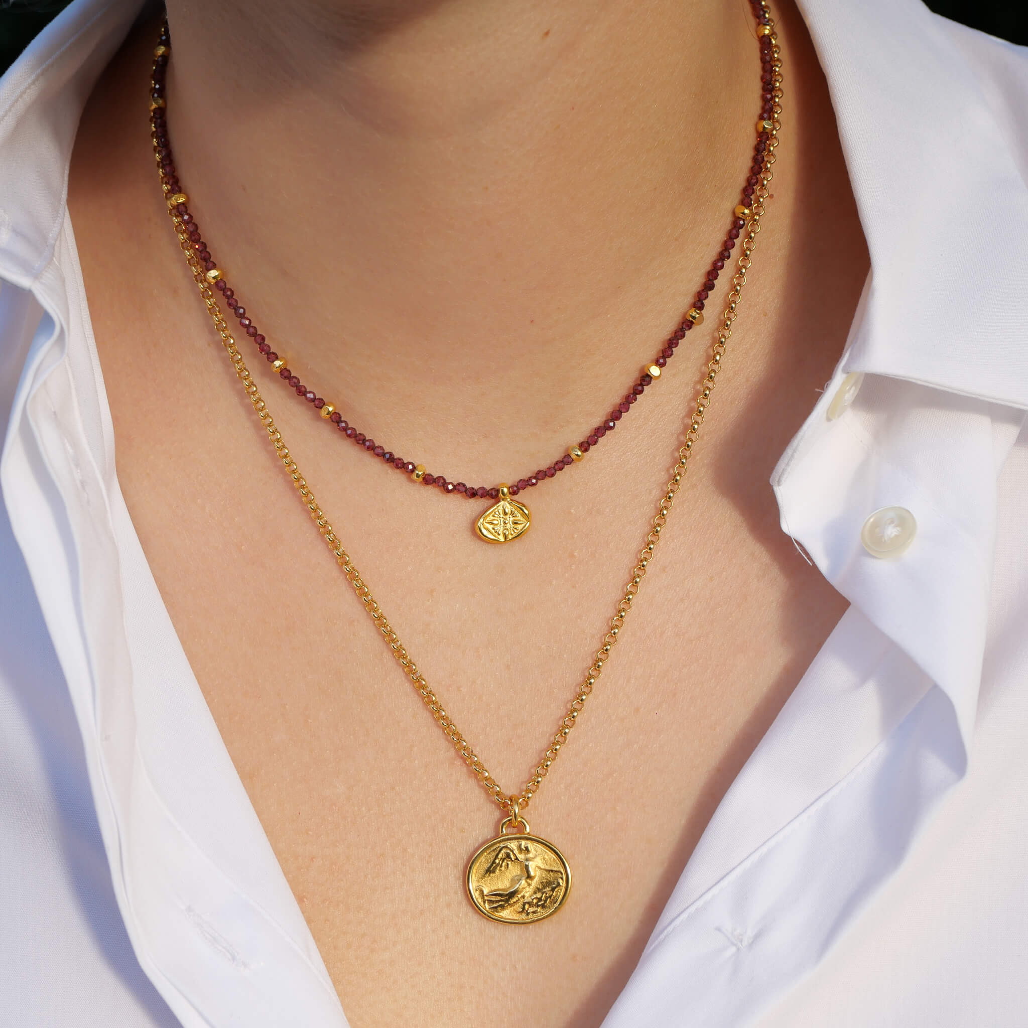 Kette Leona aus Rhodolit mit 925er Silber Anhänger mit Löwe und Stern - True Nuggets of Love