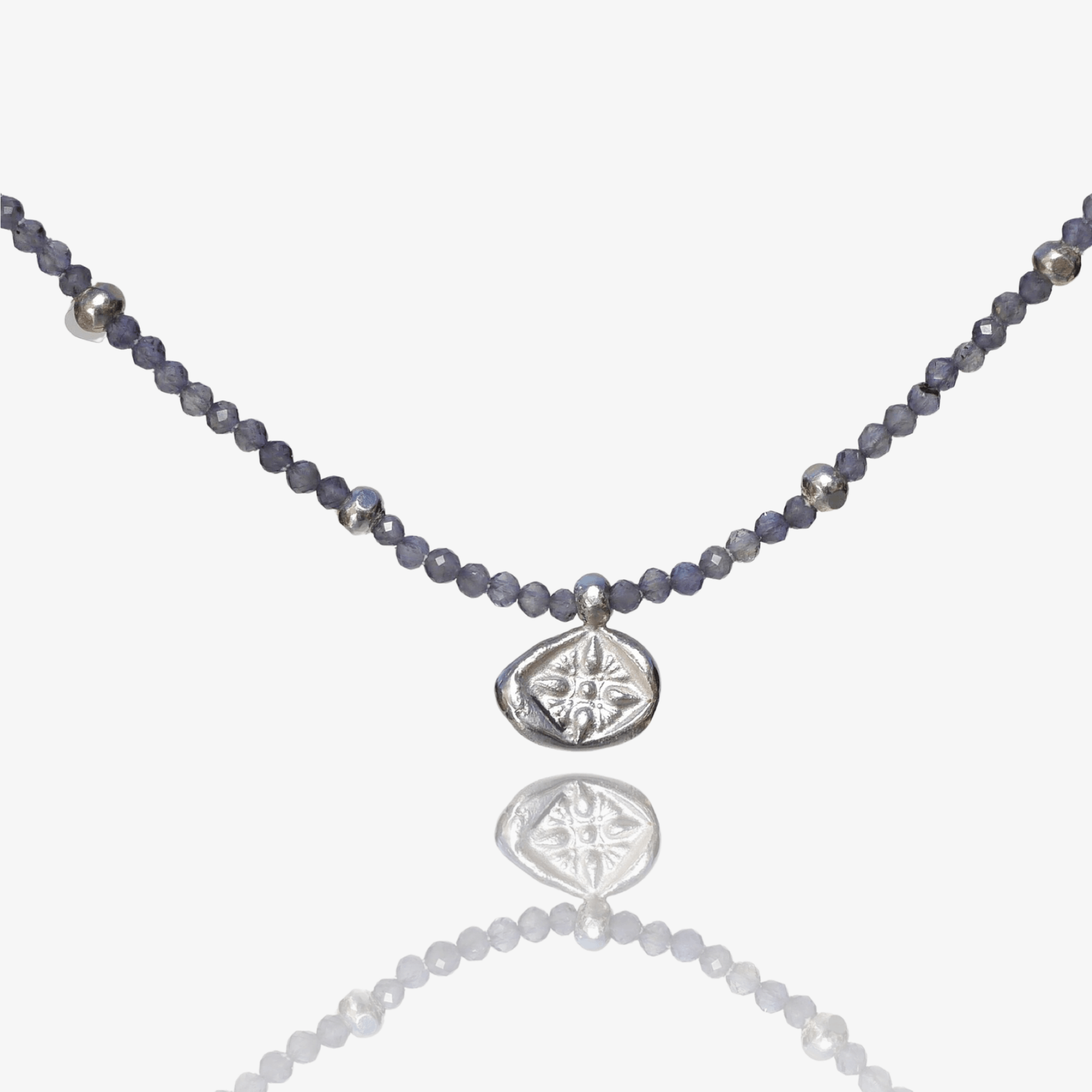 Kette Leona aus Iolith und 925er Silber, Löwe und Stern - True Nuggets of Love
